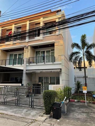 POR3202 ให้เช่า ทาวน์เฮ้าส์  กลางเมือง ลาดพร้าว-เสนา 1 ซอยลาดปลาเค้า 12 หน้าบ้านหันทิศใต้