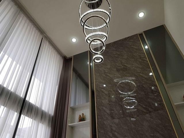 PDD02 ให้เช่าบ้าน 4 ชั้น โครงการ ATRIA เอเทรีย ถนนสุทธิสารวินิจฉัย  อารีย์-อินทามระ สะพานควาย สุทธิสาร ใกล้ BTS สะพานควายราคาเช่า 120,000 บาท/ เดือนติดต่อ คุณช่อผกา 0616198565 LINE 0616198565ที่ตั้ง ถนนสุทธิสารวินิจฉัย ซอยอินทามระ แขวง สามเสนใน เขตพญาไท กรุงเทพมหานคร 10400เนื้อที่ 49 ตารางวา พื้นที่ใช้สอย 390 ตารางเมตร จำนวน 4 ชั้น 3ห้องนอน 4ห้องน้ำ 2ห้องนั่งเล่น1ห้องทำงานที่จออดรถ 3 คันพร้อมเครื่อง