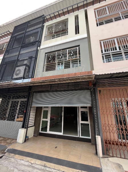  ให้เช่าด่วน อาคารพาณิชย์ 3.5 ชั้น พระรามที่ 3 ซอย 17  ใกล้เทอร์มินอล 21