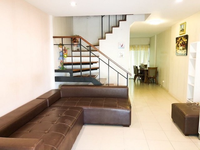 ให้เช่าทาวโฮมย่าน เลียบด่วนรามอินทรา และถนนมัยลาภเข้าออกได้หลายทาง  รามอินทราซอย 8   ลาดปลาเค้า 66 และ72