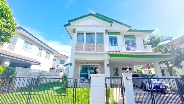 นานาชาติ เวลลิงตัน ให้เช่าบ้านเดี่ยวหรู 2 ชั้น อ่อนนุช-วงแหวน สุขาภิบาล 2 พร้อมเฟอร์นิเจอร์ และเครื่องใช้ไฟฟ้า รักสัตว์  ยินดีรับชาวต่างชาติ 65 ตรว. ขาย 9.5 ล้าน เช่า 48,999 B-M 3นอน 3น้ำ 4 จอดรถ 4แอร์Wellington Inter Sch. On Nut-Wongwaen Sukhapiban 2 House for rent 2-story Fully fur EE appliances Pet Lover welcomes foreigners 65 sq.wa.,selling for 9.5 million,renting 48,999B-M,3 bed,3 bath,4 parking spaces,4 A/C.สุขาภิบาล 2 ถนนอ่อนนุช-ลาดกระบังSukhaphiban 2 Rd, Prawet, Bangkok 10250ให้เช่าบ้านเดี่ยว 2 ชั้น พร้อมเฟอร์นิเจอร์ และเครื่อ