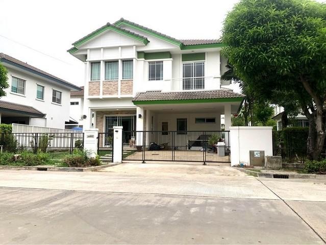 PB3324 ให้เช่าบ้านเดี่ยว 2 ชั้น หมู่บ้าน มัณฑนา อ่อนนุช - วงแหวน 2 ถนนกาญจนาภิเษก ทำเลติดถนนเมน ติดต่อ คุณบิว 081 252 3279 หรือ 061 619 8565ID line : 061 787 9691ราคาเช่า 49,000 บาทต่อเดือน ประกัน 2 เดือน ล่วงหน้า 1 เดือน รับสัตว์เลี้ยงให้เช่าบ้านเดี่ยว 2 ชั้น หมู่บ้านมัณฑนา อ่อนนุช - วงแหวน 23 ห้องนอน Bed room3 ห้องน้ำ Bath room1 ห้องรับแขก Living room1 ห้องอเนกประสงค์1 ห้องครัว Kitchen room- พื้นที่ใช้สอย Using area รวม 200 ตรม. sqm.- ที่ดิน Land size 64 ต