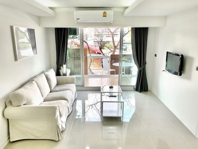 The Waterford Sukhumvit 50, spacious, clean, 3rd floor, BTS On Nut.***Service for selling/renting houses, condos and giving advice. If interested, contact at any time***Interested in additional details or pictures or making an appointment to see the room?You can contact Ekachai (Aui).T. 089-799-5598Line ID: @auiauiaui001 (add @ in front)-------------------------------------------------- ------------Room type: 2 bedrooms, 2 bathroomsSize 78 sq m., 3rd floor, Building 1Clean room, beautifully decorated, ready to move in.details-------------------------------------------------- ------------Rental price: 25,000 baht per month-------------------------------------------------- ------------*Facilities worth using– Lobby- swimming pool– Fitness– Relaxation garden-------------------------------------------------- ------------*Nearby important places (Based on information from Google Map)1. Tesco Lotus On Nut2. Big C On Nut3. Emporium5. Bangkok University, Kluaynamthai6. Wales Internationa