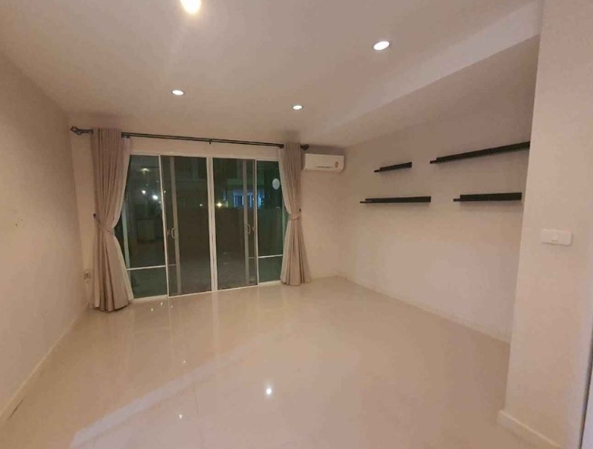 ขายทาวน์โฮม 3 ชั้น เดอะแพลนท์ นวมินทร์ 86 แปลงมุม 3 นอน 3 น้ำ