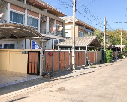 ให้เช่าทาวน์โฮม 2 ชั้น รามอินทรา ซอย 8 ลาดปลาเค้า 66 พร้อมเฟอร์นิเจอร์และเครื่องใช้ไฟฟ้า มี 2 นอน 2 น้ำ