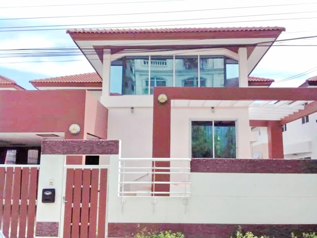 ม.กรุงเทพ คลองเตย ให้เช่าบ้านเดี่ยวใหญ่มาก 2 ชั้น พร้อมอยู่ 68 ตรว.ใกล้ BTSอ่อนนุช  เฟอร์นิเจอร์และเครื่องใช้ไฟฟ้าครบ   ให้เช่าพักอาศัย 37,998B-M ให้เช่าทำออฟฟิศ 41,999B-M 3นอน 3น้ำ 5จอดรถ 5แอร์Bangkok University, Khlong Toei Biggest house fully fur 68 sqw. BTS On Nut for rent 2 storey  electrical appliances Near Ready to move in Residential for rent 37,998B-41,999B-M 3Bed 3Bath 5Parking 5 A/C.ถนนสุขุมวิท 93,วชิรธรรมสาธิตให้เช่าบ้านเดี่ยว 2 ชั้น เฟอร์นิเจอร์และเครื่องใช้ไฟฟ้าครบ บางจาก, พระโขนง, กรุงเทพ3 ห้