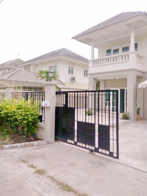 แม็คโคร ให้เช่าบ้านเดี่ยวใหญ่มากโลตัสไทรน้อย  หลังมุม ถูกที่สุดใน3โลก  66ตรว. 19,499B-M 3นอน 2น้ำ 4จอดรถ บางบัวทอง Makro Lotus SaiNoi House for rent the Cheapest corner Biggest House 66sqw. 19,499B-M 3Bed 2 Bath 4Parking BangBuaThongให้เช่าบ้านเดี่ยว หลังมุม ใกล้รถไฟฟ้าสีม่วง ใกล็แม็คโคร โลตัสไทรน้อยยามรักษาความปลอดภัย24ช.ม มีคีย์การ์ด และกล้องวงจรปิดตำบล บางบัวทอง อำเภอบางบัวทอง นนทบุรี 3 ห้องนอน2 ห้องน้ำ4 จอดรถสถานที่ใกล้เคียงโรงเรียนอัซ-