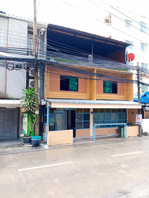 ถ.รัชดา1-11 150ม. สามารถตกแต่งร้าน 360 ตรม. ตลาดห้วยขวาง เหม่งจ๋าย ให้เช่าอาคารพาณิชย์ใหญ่ 3ชั้น 30ตรว.64,999 B-M ต่อรองได้ 4นอน 4น้ำRatchada Rd. 1-11 150ม. HuaiKhwang Market Mengjai large commercial building for rent 3floors 30sqwa. can decorate shop 360sqm. 64,999B-M Negoitable 4bed 4bathถ.รัชดา1-11 เขตดินแดง แขวงดินแดง กรุงเทพมหานคร 109004 ห้องนอน4 ห้องน้ำ สถานที่ใกล้เคียงดิ วัน รัชดาโรงแรม ดิ เอมเมอรัลด์JIA TRAINER CENTERRatchada Hotel (ROTFAI)CW TowerCalypzo Bangkok Boutique Hotelตลาดห้วยขวางBTS พหลโยธิน 24สถานีตำรวจนครบาลห้วยข