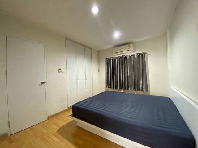 MRTศรีนุช 800ม.ขาย-ให้เช่าทาวน์เฮาส์ 2 ชั้น  อ่อนนุช 44-48  มีเฟอร์ครบ 22ตรว. 3นอน KFC 2น้ำ 2จอด 2แอร์ 175 ตรม