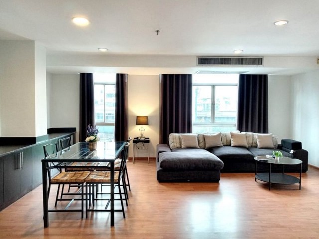 The Capital Sukhumvit 30 Pet Friendly, safe, spacious, 5th floor, BTS Phrom Phong.***Service for selling/renting houses, condos and giving advice. If interested, contact at any time***Interested in additional details or pictures or making an appointment to see the room?Contact Ekachai (Aui)T. 089-799-5598Line ID: @auiauiaui001 (add @ in front)Room type: 2 bedrooms, 2 bathroomsSize 131 sq m., 5th floorNew, clean room, beautifully decorated, ready to move in.details-------------------------------------------------- ------------Rental price: 50,000 baht/month-------------------------------------------------- ------------* furniture- wardrobe- Built-in kitchen- Bed with mattress- TV shelf- Sofa-------------------------------------------------- ------------*Facilities worth using- Reception hall- Fitness room- Yoga studio, boxing practice room- Common living room- swimming pool-------------------------------------------------- ------------*Nearby important places (Based on information from 