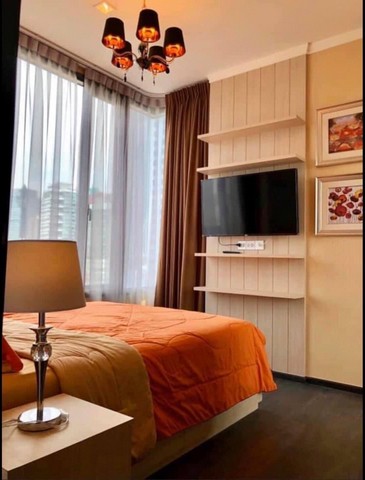 Edge Sukhumvit 23, safe, private, spacious, 10th floor, BTS Asoke.***Service for selling/renting houses, condos and giving advice. If interested, contact at any time***Interested in additional details or pictures or making an appointment to see the room?Contact EkachaiT. 089-799-5598Line ID: @auiauiaui001 (add @ in front)-------------------------------------------------- ------------Room type: 1 bedroom, 1 bathroomSize 41.41 sq m., 10th floorClean room, beautifully decorated, ready to move in.details-------------------------------------------------- ------------Rental price: 38,000 baht per month-------------------------------------------------- ------------* Complete electrical appliances- Air conditioning- fridge- TV- washing machine-------------------------------------------------- ------------*Facilities worth using- Fitness- library- Streaming room- Sky garden- Wifi in common areas-------------------------------------------------- ------------*Nearby important places (Based on inf