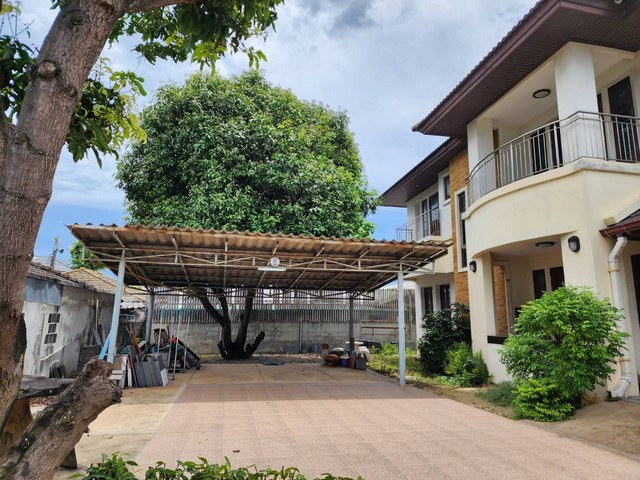 ขายบ้านเดี่ยว 2ชั้น 3 ห้องนอน 3 ห้องน้ำ หมู่บ้านเอื้อวัฒนานิเวศน์ ถนนหนามแดง-บางพลี เนื้อที่ 100 ตร.วา สภาพบ้านสวยและแข็งแรงมาก