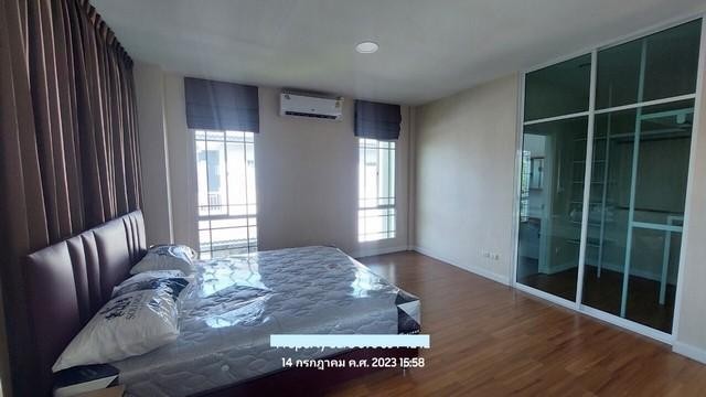 PDD02 ให้เช่า ขาย บ้านเดี่ยว 2 ชั้น หมู่บ้าน มัณฑนา อ่อนนุช - วงแหวน 2 อ่อนนุช กาญจนาภิเษก ประเวศ ยินดีรับชาวต่างชาติ รับสัตว์เลี้ยง ราคาเช่า 49,000 บาท / เดือน ( สัญญาขั้นต่ำ 1 ปี)ราคาขาย 9,500,000 บาท ( ค่าใช้จ่ายวันโอนฝ่ายละครึ่ง )ติดต่อ คุณช่อผกา 0616198565 LINE 0616198565ที่ตั้ง ถ.วงแหวนกาญจนาภิเษก , ถนนสุขาภิบาล2 แขวงประเวศ เขตประเวศ กรุงเทพ 10250เนื้อที่ 64 ตารางวา พื้นที่ใช้สอย 200 ตรม. จำนวน 2 ชั้น 3 