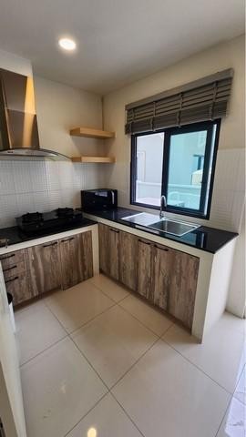 PPL13 ให้เช่า บ้านเดี่ยว เซนโทร บางนา Centro Bangna ทำเลติด Mega บางนา ตกแต่งเฟอร์นิเจอร์ ครบพร้อมอยู่  ถนนบางนา-ตราด บางแก้ว บางพลี สมุทรปราการราคาเช่า 80,000 บาท/เดือนติดต่อ คุณช่อผกา 0616198565 LINE 0616198565ให้เช่าบ้านเดี่ยว หมู่บ้านเซนโทร บางนา- ที่ดิน 50.8 ตรว. พื้นที่ใช้สอย 190 ตรม.หันทิศใต้- 4 ห้องนอน 4 ห้องน้ำ 2 ที่จอดรถ- ตำแหน่งบ้านใกล้ส่วนกลาง-ตำแหน่งบ้านเป็นโซนใกล้ส่วนกลางในโครงการ-ติดเมก