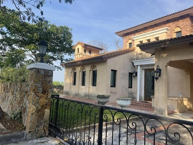 PT12 ขายบ้าน 2 ชั้น ณุศา ชีวานี Nusa Chivani พัทยา โครงการบ้านพักตากอากาศสไตล์อิตาลีทัสคานี จาก ณุศาศิริ *** ขายต่ำกว่าราคาประเมินแบงค์  ขนาด 146 ตรว. นาจอมเทียน อำเภอสัตหีบ ชลบุรีขายเพียง 12,900,000 บาท เท่านั้น ฟรีค่าโอนราคาประเมินแบงค์ 17,500,000 บาทติดต่อ คุณช่อผกา 0616198565 LINE 0616198565บ้านหรู 2 ชั้น ณุศาชีวานี่ Nusa Chivani พัทยา โครงการบ้านพักตากอากาศสไตล์อิตาลีเเละทัสคานี จาก ณุศาศิเนื้อที่ 146.10 ตารา