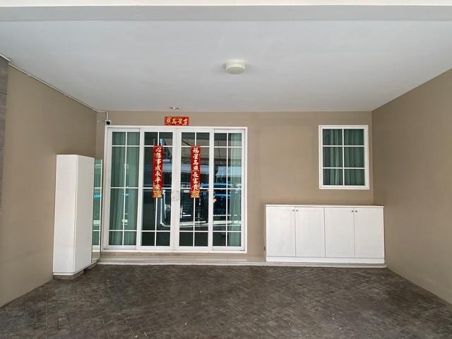 PT12 ให้เช่า ทาวน์โฮม 4 ชั้น The Master @BTS อุดมสุข สุขุมวิท 103 ซ.อุดมสุข 34-36 เขตบางนา เหมาะทำธุรกิจ เดินทางสะดวกราคาเช่า 55,000 บาท/เดือนติดต่อ คุณช่อผกา 0616198565 LINE 0616198565ทาวน์โฮม 4 ชั้น The Master @BTS อุดมสุข สุขุมวิท 103พื้นที่ใช้สอย 310 ตรม. หน้ากว้าง 5.5 ม. 4 ห้องนอน 5 ห้องน้ำจอดรถได้ 2 คันสิ่งอำนวยความสะดวก- คลับเฮ้าส์- สวนหย่อม- กล้องวงจรปิด รปภ 24 ชม.สถานที่สำคัญใกล้เคียง- BTS สถานีอุดมสุข*** ราคาเช่า 55,000 บาท/