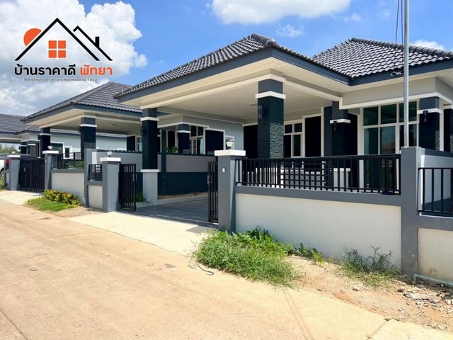 ขายบ้านเดี่ยว ทำเลดีบรรยากาศดีเหมาะอยู่อาศัยใกล้ขอบอ่างมาบประชัน  รหัส TTR 1426พิกัด ขอบอ่างมาบประชัน-พัทยาขนาดเนื้อที่ 53 ตรว.3 ห้องนอน 2 ห้องน้ำ1 ห้องรับแขก 1 ห้องครัว ฟรี เคาเตอร์ครัวบิ้วอิน ฟรี แอร์ 1 เครื่อง ฟรี มิเตอร์น้ำ-ไฟราคา 2,940,000 บาทค่าโอน+ภาษี 50/50ยื่นกู้ให้ฟรี เช็ควงเงินกู้ฟรีไม่มีค่าใช้จ่ายสอบถามเพิ่มเติม/นัดชมโครงการ ยินดีให้บริการค่ะสนใจติดต่อ คุณต๋อย