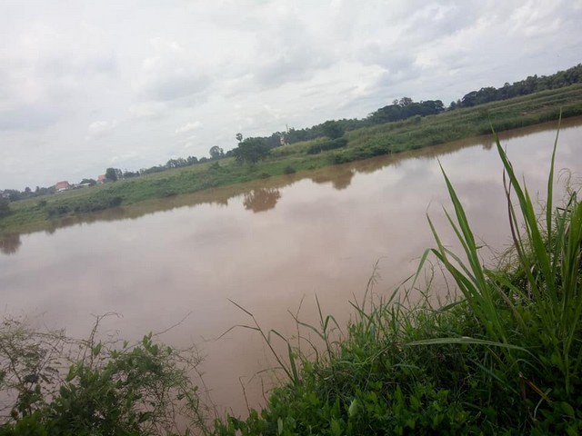 ขายที่ดินติดแม่น้ำน่าน อยู่ชุมแสง นครสวรรค์  สายหลักผ่านหลากหลายจังหวัดแห่งเมืองไทย  ชุมแสง  จ.นครสวรรค์ 300000 บาท.วิวแม่น้ำเกษตรดีงามสวยสมบูรณ์