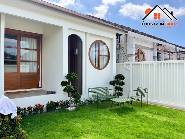 บ้านสวยสร้างใหม่พัทยา-ซอยสยามตำบลหนองปรือ  อำเภอบางละมุง  จังหวัดชลบุรีรหัส TTR 1434คุ้มมาก ราคานี้ผ่อนถูกกว่าเช่า...ยื่นกู้ให้ฟรีไม่มีค่าใช้จ่าย  ราคาเริ่มเพียง 2,050,000 บาท ขนาดเริ่มต้น 25.8 ตร.วา 2 ห้องนอน 2 ห้องน้ำสอบถามข้อมูลเพิ่มเติม/นัดชมโครงการ สนใจติดต่อ คุณต๋อย   086 - 5427078ID:LINE 0865427078                คุณต๋อม   081- 9252443 ID:LINE 0819252443 