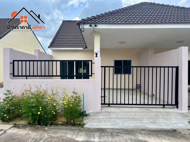 บ้านทาวน์เฮ้าส์พร้อมอยู่ ขายต่ำกว่าประเมิน ซื้อบ้านมีเงินเหลือทอน ผ่อนถูกกว่าเช่ารหัส TTR 1431ขนาดเนื้อที่ 32.50 ตรว. ราคาเพียง 1,590,00 บาท ( ฟรีโอน.)     2 ห้องนอน  2 ห้องน้ำ   1 ห้องโถงใหญ่   สระว่ายน้ำส่วนกลาง ติดม่านให้ทั้งหลัง แถม แอร์ 1 ตัวพิกัด :  หนองปลาไหล บางละมุง เดินทางเข้าออกสะดวก ยื่นกู้ให้ฟรี เช็ควงเงินกู้ฟรีไม่มีค่าใช้จ่ายสอบถามเพิ่มเติม/นัดชมโครงการ ยินดีให้บร