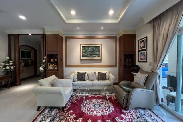 ขายบ้านเดี่ยว 2 ชั้น หลังมุม ขนาด 100 ตรว.ซอยพัฒนาการ30  หมู่บ้าน พัฒนาการ หมู่บ้านมีไม่กี่หลัง สงบ ร่มรื่น