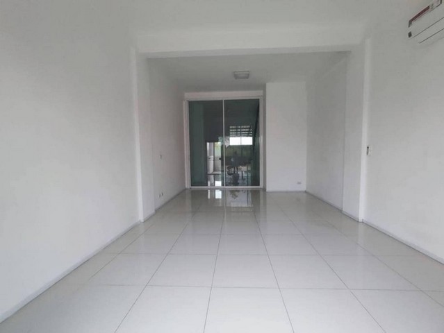 อาคารพาณิชย์ 4 ชั้น 4 ห้องน้ำมีแอร์ และห้องน้ำทุกชั้น   ติดถนนราษฎร์พัฒนา (ซอยมิสทีน)