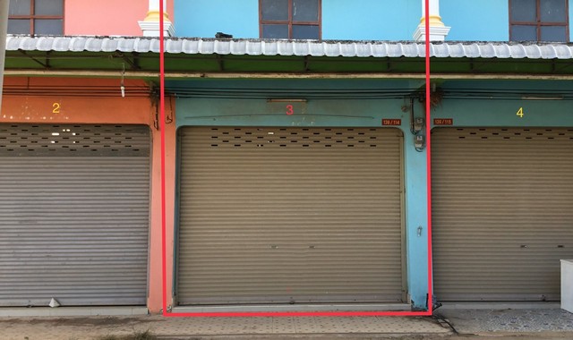 รายละเอียดเพิ่มเติมCode ID : PKK04-05500ราคาขาย      1,024,000 บาท- ขนาดพื้นที่ :   15.40 ตร.ว- พื้นที่ใช้สอย :    124 ตร.ม- จำนวนห้อง :  1 ห้องนอน 2 ห้องน้ำ (มีชั้นลอย)- จอดรถ :       1 คัน- อาคารพาณิชย์ :   2 ชั้น- อาคารพาณิชย์หันทางทิศ :- อายุอาคาร :   15 ปีพิกัดทรัพย์ :   https://maps.app.goo.gl/CSUkMGfBbhAQ11kU7สถานที่ใกล้เคียง- ใกล้ตลาดนัดคลองถม อ.แก้งคร้อ- ใกล้โลตัส โกเฟรช แก้งคร้อ- ใกล้โรงพยาบาลแก้งคร้อ - ใกล้ตลาดสดเทศบาลตำบลแก้งคร้อสอบ