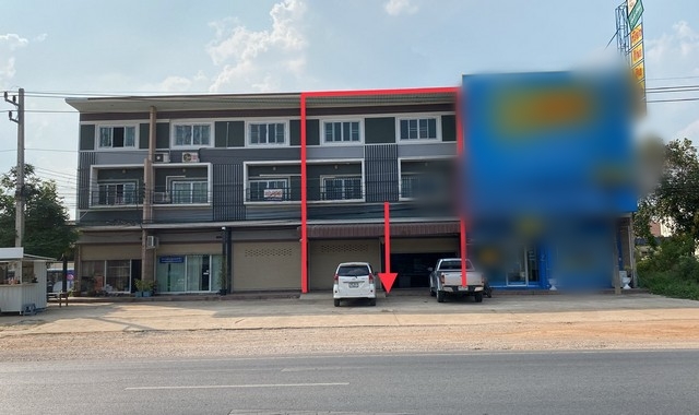 รายละเอียดเพิ่มเติมCode ID : PKK04-06118ราคาขาย      6,500,000 บาท- ขนาดพื้นที่ :   36 ตร.ว- พื้นที่ใช้สอย :  316 ตร.ม- จำนวนห้อง :  4 ห้องนอน 2 ห้องน้ำ (2 คูหา)- จอดรถ :     1 คัน- อาคารพาณิชย์ :   3 ชั้น- อาคารพาณิชย์หันทางทิศ :- อายุอาคาร :   8 ปีพิกัดทรัพย์ :   https://maps.app.goo.gl/wR8M3rUCAZQU8dQC9สถานที่ใกล้เคียง- ใกล้โรงเรียนบ้านเล่าวิทยาคาร- ใกล้วัดเพชรพิบูลย์- ใกล้โรงเรียนบ้านโนนทัน- ใกล้วิทยาลัยเกษตรและเทคโนโลยีชัยภูมิสอบถาม