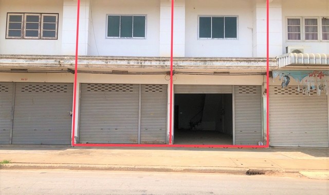 รายละเอียดเพิ่มเติมCode ID : PKK04-06061ราคาขาย      4,000,000 บาท- ขนาดพื้นที่ :   36.90 ตร.ว- พื้นที่ใช้สอย :  296 ตร.ม- จำนวนห้อง :  - ห้องนอน 2 ห้องน้ำ (2 คูหา)- จอดรถ :     1 คัน- อาคารพาณิชย์ :   3 ชั้น- อาคารพาณิชย์หันทางทิศ :- อายุอาคาร :   21 ปีพิกัดทรัพย์ :   https://maps.app.goo.gl/RqsX9isizwRpAWmp8สถานที่ใกล้เคียง- ใกล้โลตัส โกเฟรช สาขาชัยประสิทธิ์ - ใกล้โลตัส ชัยภูมิ- ใกล้โรงพยาบาลชัยภูมิ- ใกล้โรงเรียนอนุบาลบ้านเด็กดีสอบถามเพิ่มเ