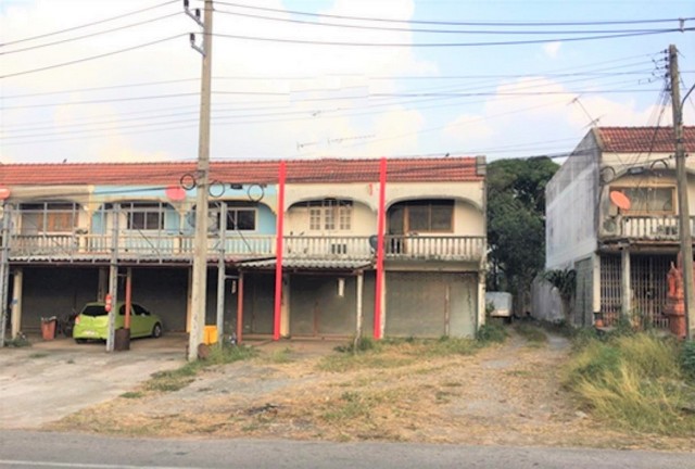 รายละเอียดเพิ่มเติมCode ID : PKK04-06370ราคาขาย      1,700,000 บาท- ขนาดพื้นที่ :   30 ตร.ว- พื้นที่ใช้สอย :    112 ตร.ม- จำนวนห้อง :  1 ห้องนอน 2 ห้องน้ำ - จอดรถ :    1 คัน- อาคารพาณิชย์ : 2 ชั้น- อาคารพาณิชย์หันทางทิศ :- อายุอาคาร :  27 ปีพิกัดทรัพย์ :    https://maps.app.goo.gl/eVRarvbHos14Mr4MAสถานที่ใกล้เคียง- ใกล้โรงเรียนเทพสถิตวิทยา- ใกล้โรงพยาบาลเทพสถิต- ใกล้ตลาดนัดเทพสถิต- ใกล้วิทยาลัยอาชีวศึกษามหานครอาเซียนสอบถามเพิ่มเติม/นัด