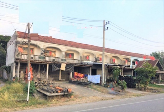 รายละเอียดเพิ่มเติมCode ID : PKK04-06369ราคาขาย      1,700,000 บาท- ขนาดพื้นที่ :   25 ตร.ว- พื้นที่ใช้สอย :    146.80 ตร.ม- จำนวนห้อง :  2 ห้องนอน 1 ห้องน้ำ - จอดรถ :    1 คัน- อาคารพาณิชย์ : 2 ชั้น- อาคารพาณิชย์หันทางทิศ :- อายุอาคาร :  27 ปีพิกัดทรัพย์ : https://maps.app.goo.gl/eDJ6SjHD5w27mji26สถานที่ใกล้เคียง- ใกล้โรงเรียนเทพสถิตวิทยา- ใกล้โรงพยาบาลเทพสถิต- ใกล้ตลาดนัดเทพสถิต- ใกล้วิทยาลัยอาชีวศึกษามหานครอาเซียนสอบถามเพิ่มเติม/นัด