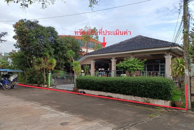   รายละเอียดเพิ่มเติม Code ID : PKK02-13433  ราคาขาย  3,752,100 บาท- ขนาดพื้นที่ :  130.30 ตร.ว. - พื้นที่ใช้สอย :  174.84 ตร.ม. - จำนวนห้อง :   2 ห้องนอน 2 ห้องน้ำ - ที่จอดรถ :     1  คัน- บ้านหันทางทิศ : ตะวันออกเฉียงใต้  พิกัดทรัพย์ :  https://maps.app.goo.gl/amKdU6LUaw6qkyCZ8    สถานที่ใกล้เคียง- ใกล้โรงพยาบาลค่ายวิภาวดีรังสิต- ใกล้โรงพยาบาลทักษิณ - ใกล้บิ๊กซี ซูเปอร์เซ็นเตอร์ - ใกล้สุราษฎร์ธานี   แก้วมินิมาร์ค สอบถามเพิ่มเติม/นัดชมโทร. 097