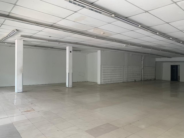 ให้เช่าโกดังเก็บของ 270 ตารางเมตร (เคยเป็นร้านสะดวกซื้อ) ติดถนนบางแวก  เขตภาษีเจริญ