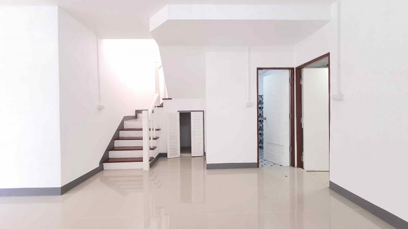 ขายบ้าน2ชั้น หลังมุม หมู่บ้านพฤกษา 33 รีโนเวทใหม่ทั้งหลัง