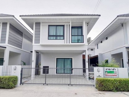 ขายบ้านแฝดสไตล์เดี่ยว 2ชั้น หมู่บ้านมณีรินทร์ปาร์ค พิกัดบางพระ-ศรีราชา สภาพใหม่ให้มากกว่าบ้านโครงการ เพิ่มเติมครัวบิวท์อิน มีหลังคาต่อเติม