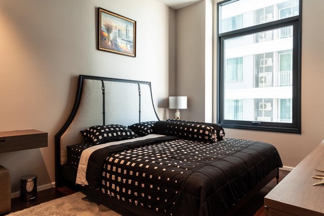 The Diplomat 39, beautiful view, clean, private, 17th floor, BTS Phrom Phong.***Service for selling/renting houses, condos and giving advice. If interested, contact at any time***Interested in additional details or pictures or making an appointment to see the room?Contact Ekachai (Aui)T. 089-799-5598Line ID: @auiauiaui001 (add @ in front) (Agent Post)-------------------------------------------------- -----------Room type: 1 bedroom, 1 bathroomSize 54 sq m., 17th floorClean room, beautifully decorated, ready to move in.details-------------------------------------------------- ------------Rental price: 50,000 baht/month-------------------------------------------------- ------------* Complete electrical appliances- Air conditioning- water heater- fridge- TV- washing machine-------------------------------------------------- ------------*Nearby important places (Based on information from Google Map)1. The EM District2. Benjakitti Park3. Samitivej Hospital4. BTS. Phrom Phong-----------------