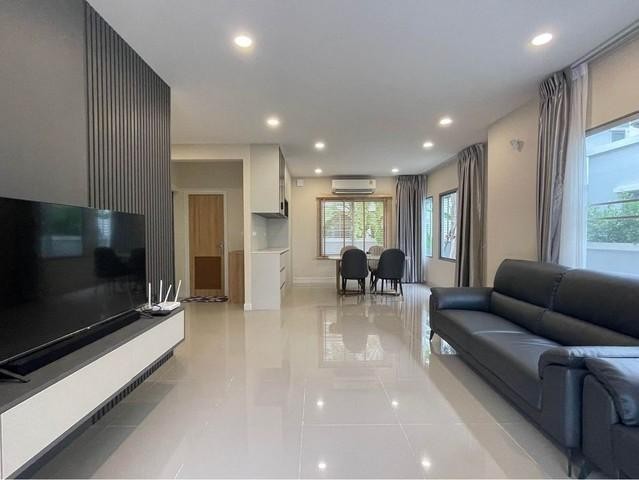 PT12 ให้เช่า บ้านเดี่ยว 2 ขั้น โครงการ เพอร์เฟคเพลส สุขุมวิท 77 – สุวรรณภูมิ ลาดกระบัง 20/3 เฟอร์นิเจอร์พร้อมอยู่ ใกล้ The Paseo ลาดกระบัง ถนนลาดกระบัง*** ราคาเช่า 56,000 บาท/เดือน*** ไม่รับสัตว์เลี้ยงติดต่อ คุณช่อผกา 0616198565 LINE 0616198565บ้านเดี่ยว 2 ขั้น โครงการเพอร์เฟคเพลส สุขุมวิท 77 – สุวรรณภูมิ ลาดกระบัง 20/3เนื้อที่ 56 ตรว พื้นที่ใช้สอย 190 ตรม.4 ห้องนอน 4 ห้องน้ำ1 ห้องนั่งเล่น1 ห้องครัว1 ห้องซักล้