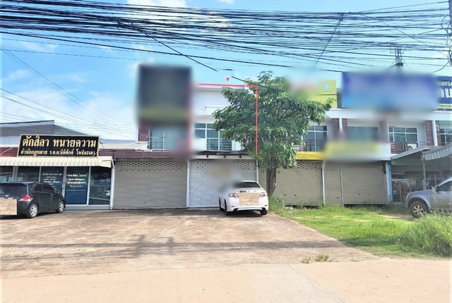 รายละเอียดเพิ่มเติมCode ID : PKK04-04909ราคาขาย       3,116,000 บาท- ขนาดพื้นที่ :   25 ตร.ว - พื้นที่ใช้สอย :    162 ตร.ม- จำนวนห้อง :   2 ห้องนอน 2 ห้องน้ำ - จอดรถ :          1 คัน- อาคารพาณิชย์ :  2 ชั้น- อาคารพาณิชย์หันทางทิศ :- อายุอาคาร :   11 ปีพิกัดทรัพย์ :     https://maps.app.goo.gl/Z1FHsEYMinLoaC2V9สถานที่ใกล้เคียง- ใกล้ไทวัสดุ มหาสารคาม - ใกล้แม็คโคร มหาสารคาม- ใกล้บิ๊กซี มหาสารคาม- ใกล้โลตัส โก เฟรช ท่าขอนยาง มหาสารคาม สอบถามเพิ่มเติม/น