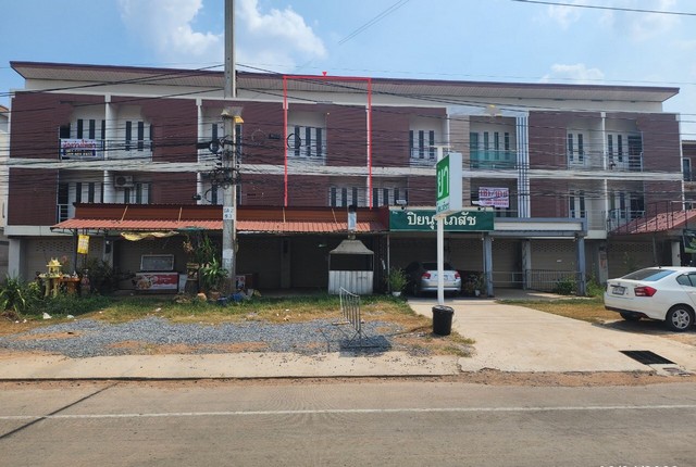 รายละเอียดเพิ่มเติมCode ID : PKK04-05066ราคาขาย       2,694,000 บาท- ขนาดพื้นที่ :   18.10 ตร.ว - พื้นที่ใช้สอย :    152 ตร.ม- จำนวนห้อง :   4 ห้องนอน 3 ห้องน้ำ- จอดรถ :   1 คัน- อาคารพาณิชย์ : 3 ชั้น- อาคารพาณิชย์หันทางทิศ :- อายุอาคาร :   10 ปีพิกัดทรัพย์ : https://maps.app.goo.gl/55Xw878B3Rrr5Uk39สถานที่ใกล้เคียง- ใกล้โลตัส โกเฟรช ประตูกู่แก้ว- ใกล้โลตัส โก เฟรช ท่าขอนยาง มหาสารคาม - ใกล้โลตัส โกเฟรช มหาวิทยาลัยมหาสารคาม- ใกล้โลตัส ขามเรีย