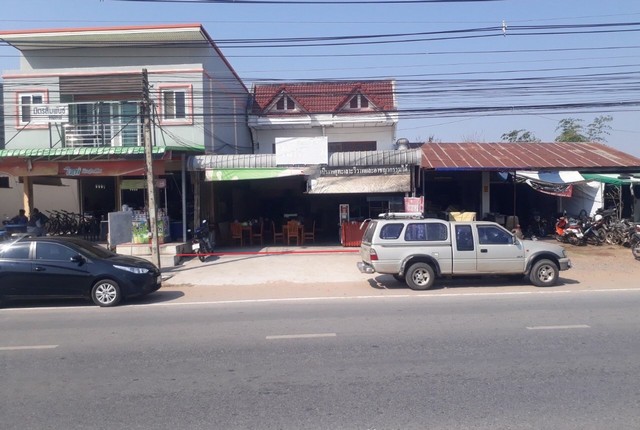 รายละเอียดเพิ่มเติมCode ID :  PKK04-05843ราคาขาย      5,821,000 บาท- ขนาดพื้นที่ :   191 ตร.ว (1 งาน / 91 ตร.ว)- พื้นที่ใช้สอย :    272 ตร.ม- จำนวนห้อง :   1 ห้องนอน 1 ห้องน้ำ - จอดรถ :    1 คัน- อาคารพาณิชย์ :     2 ชั้น- อาคารพาณิชย์หันทางทิศ :- อายุอาคาร :      16 ปีพิกัดทรัพย์ :    https://maps.app.goo.gl/7VY23c2LrNYJgYdr7สถานที่ใกล้เคียง- ใกล้โลตัส พยัคฆภูมิพิสัย                  - ใกล้มินิบิ๊กซี พยัคฆภูมิพิสัย- ใกล้ซีเจ ซูเปอร์มาร์เก็ต สาขาพยัคฆภูมิพิสัย- ใก