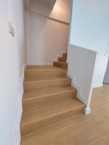 บ้านทาวน์โฮม 2 ชั้น ตกแต่งใหม่ทั้งหลัง สวย คุณภาพ ทำเลดี ใจกลางเมืองพนัสนิคม