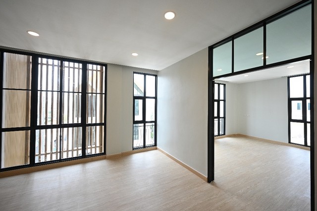 รหัสC5829 ให้เช่าโฮมออฟฟิศ 4ชั้น สไตล์นอร์ดิก ดีไซน์สวย ที่จอดรถ 9คัน รามคำแหง หัวหมาก ใกล้กรุงเทพกรีฑา