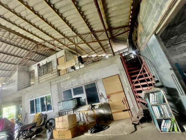 ขายโกดัง การคมนาคมสะดวก อยู่ในโซนตัวเมืองบุรีรัมย์ 2 งาน 50 ตรว.2น้ำ 1ครัว จอดรถได้หลายคัน