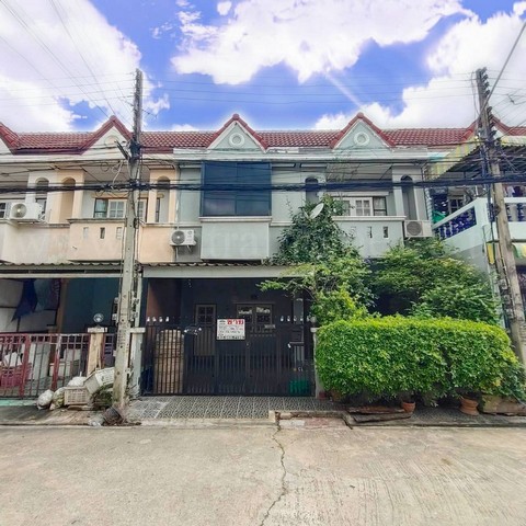 รหัสทรัพย์  4291ทาวน์เฮ้าส์ 2 คูหา บ้านฟ้ารังสิต คลองสี่ที่ตั้ง : ถนนรังสิต-นครนายก บึงยี่โถ ธัญบุรี ปทุมธานี 12130รายละเอียดทรัพย์- ทาวน์เฮ้าส์ 2 ชั้น, ขนาดพื้นที่ 32 ตารางวา, พื้นที่ใช้สอย 170 ตารางเมตร- 3 ห้องนอน, 4 ห้องน้ำ, 1 ห้องรับแขก, 1 ห้องครัว, 1 ที่จอดรถ- ทาวน์เฮาส์ 2 คูหา ทุบทะลุสิ่งอำนวยความสะดวก- สวนสาธารณะ, สนามเด็กเล่นสถานที่และทำเลใกล้เคียง- ใกล้ฟิวเจอร์ พาร์ค รังสิ