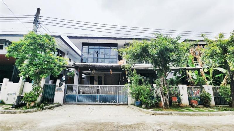 ขายบ้านเดี่ยว หมู่บ้านเอโทล จาวาเบย์ บางนา-กิ่งแก้ว ทำเลดี ใกล้สนามบินสุวรรณภูมิ- 65.4 ตร.ว. พื้นที่ใช้สอย 195 ตร.ม.ตัวบ้านขนาดใหญ่สุดในโครงการ- หน้าบ้านต่อเติมหลังคา พร้อมปูกระเบื้องโรงจอดรถไว้เรียบร้อย- ส่วนครัว ตกแต่งบิ้วอินครัว พร้อมอุปกรณ์ไว้ครบเซ็ต- ตำแหน่งบ้านดี ใกล้สโมสร ภายในโครงการเงียบสงบ- ใกล้แหล่งช็อปปิ้ง อาทิ เมกาบางนา,อีเกียบางนา, มาร์เก็ต วิลเ