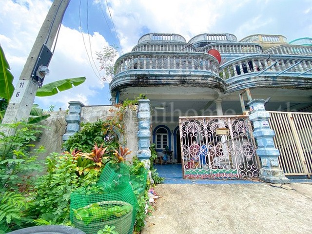 รหัสทรัพย์  4554ทาวน์โฮม 89 บางบอนวิลล์ โครงการ 2 หลังริมที่ตั้ง : แขวงบางบอนเหนือ เขตบางบอน กรุงเทพมหานคร 10150รายละเอียดทรัพย์- ทาวน์โฮม 3 ชั้น ขนาดเนื้อที่ 34 ตรว. พื้นที่ใช้สอย 210 ตารางเมตร- 4 ห้องนอน 4 ห้องน้ำ มีระเบียง 2 ระเบียงหน้าบ้าน - 1 ห้องครัว 1 ห้องรับแขก - ที่จอดรถ 1 คัน- โครงการห่างจากถนนกาญจนาภิเษก 80 เมตรสถานที่และทำเลใกล้เคียง- อยู่ติดถนนกาจนาภิเษก เข้าออกสะดวกดว