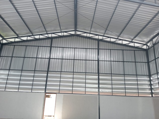 ให้เช่าโกดังคลังสินค้าสร้างใหม่ 450 ตรม. พร้อมออฟฟิศติดแอร์ มีห้องน้ำ จอดรถ 15 คัน โกดังสูง 7 เมตร ย่านลำลูกกาคลอง 4 