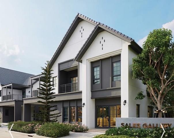 PB3350 ขายบ้านเดี่ยว 2 ชั้น โครงการใหม่ (เฟสใหม่) หมู่บ้าน CENTRO บางนา กม.7 ถนนบางนา-ตราด ใกล้เมกะบางนา ติดต่อ คุณบิว 081 252 3279 หรือ 061 619 8565ID line : 061 787 9691ราคาขาย 19,900,000 ล้านบาทบ้านเดี่ยว The centro บางนา กม.7 โครงการใหม่ (เฟสใหม่)ขนาด Angelo เป็นขนาดใหญ่สุดในโครงการพื้นที่: 82.8 ตรว.พื้นที่ใช้สอย 303 ตรม.4 ห้องนอน5 ห้องน้ำ2 ห้องนั่งเล่น1 ห้องแม่บ้าน3 ที่จอดรถจุดเด่น- แปลงมุม(หลังสุดท้ายของซอย)- ได้สวนหน้าบ้า