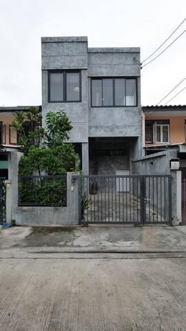 PB3346 ให้เช่าบ้าน 2 ชั้น ย่านศูนย์วิจัย พระราม9 ถนน ประดิษฐ์มนูญธรรม ตกแต่งสวยพร้อมเฟอร์นิเจอร์พร้อมอยู่ ติดต่อ คุณบิว  0812523279 หรือ 0616198565ID line : 0617879691ราคาเช่า 60,000 บาท / เดือน สัญญาขั้นต่ำ 1 ปี ( ประกัน 2 เดือนล่วงหน้า 1 เดือน )ทาวน์โฮม 2 ชั้น ขนาดพื้นที่ 20 ตารางวา พื้นที่ใช้สอย 130 ตรม. จำนวน 2 ห้องนอน 2 ห้องน้ำ+1WC 1 เพดานสูงตกแต่งสวยพร้อมเฟอร์ ห้องครัวบิ้วท์อินห้องนั่งเล่น และ ห้องทานอาห