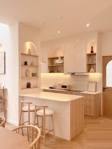 ให้เช่าทาวน์โฮม 3 ชั้น หลังมุม บ้านกลางเมือง แยกรัชดา-ลาดพร้าว ตกแต่งสไตล์ Home Cafe สงบ เรียบง่าย โปร่งสบาย ติดถนนลาดพร้าว ใกล้ BTS